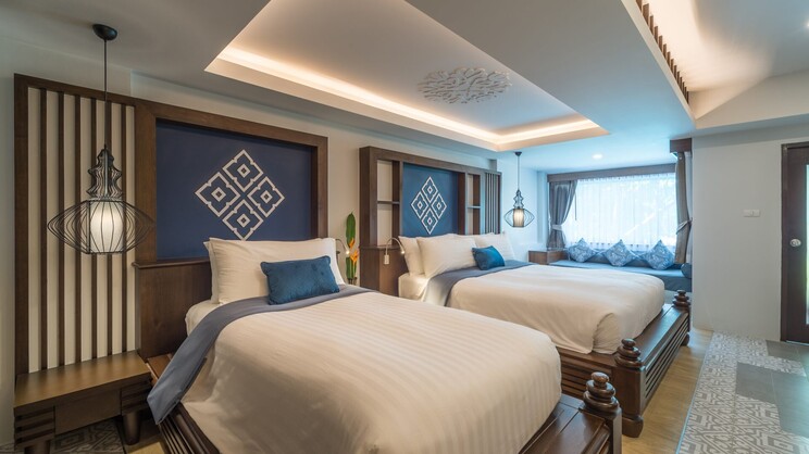 Grand Deluxe Family Room